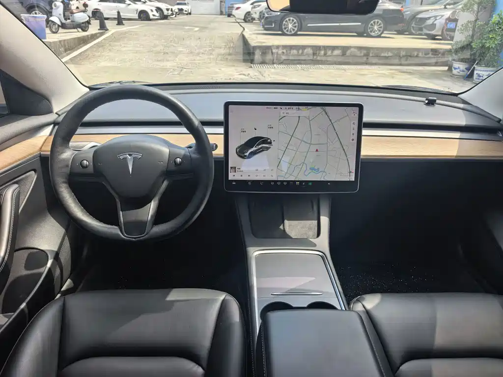 Tesla Model 3 — миниатюра 15