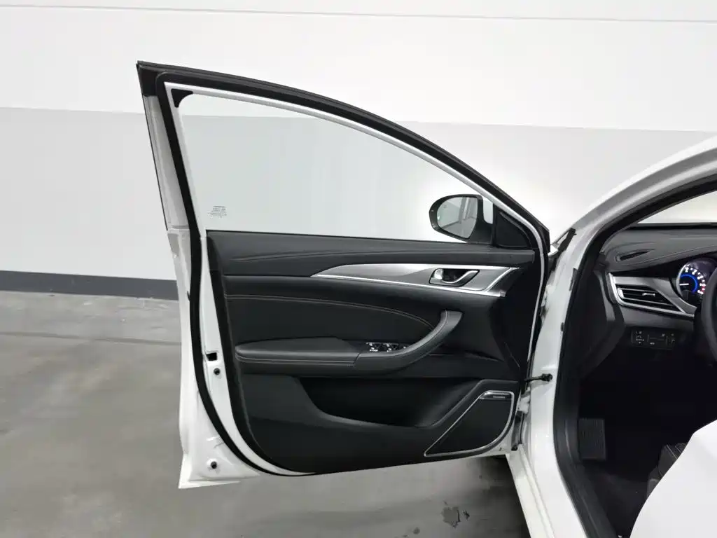 Changan Eado — миниатюра 8