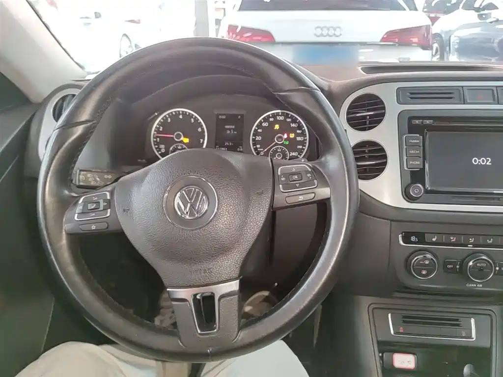 Volkswagen Tiguan 2015 1.8TSI AT Luxury
