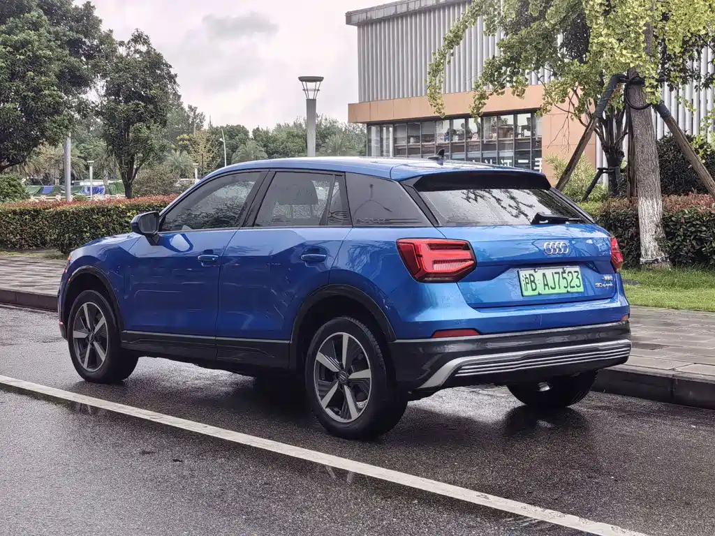 Audi Q2L e-tron — миниатюра 6