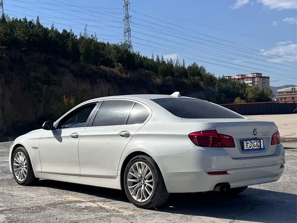 BMW 5 Series — миниатюра 6