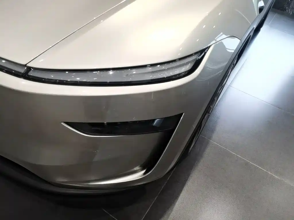 Tesla Model Y L — миниатюра 24