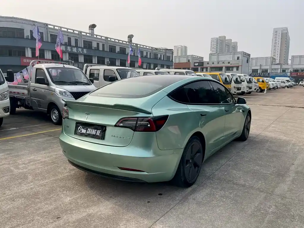 TESLA MODEL 3
