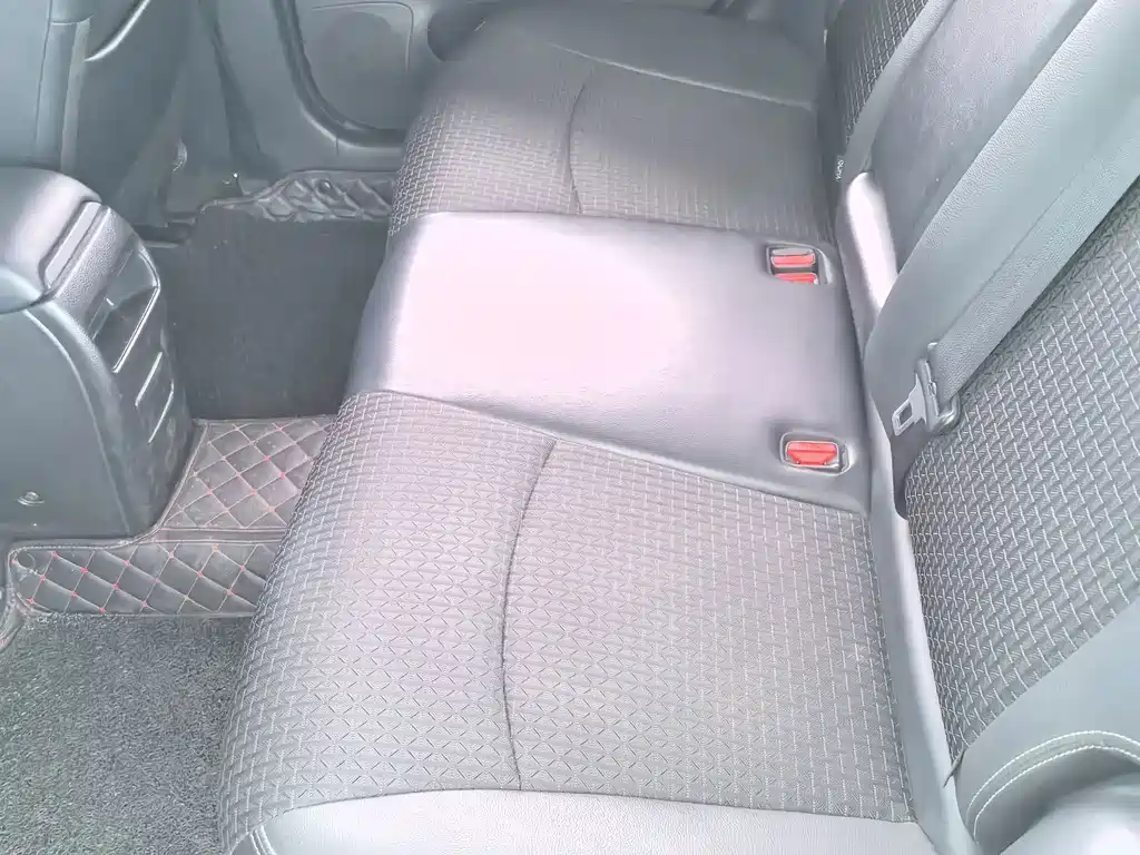 Nissan Tiida — миниатюра 8