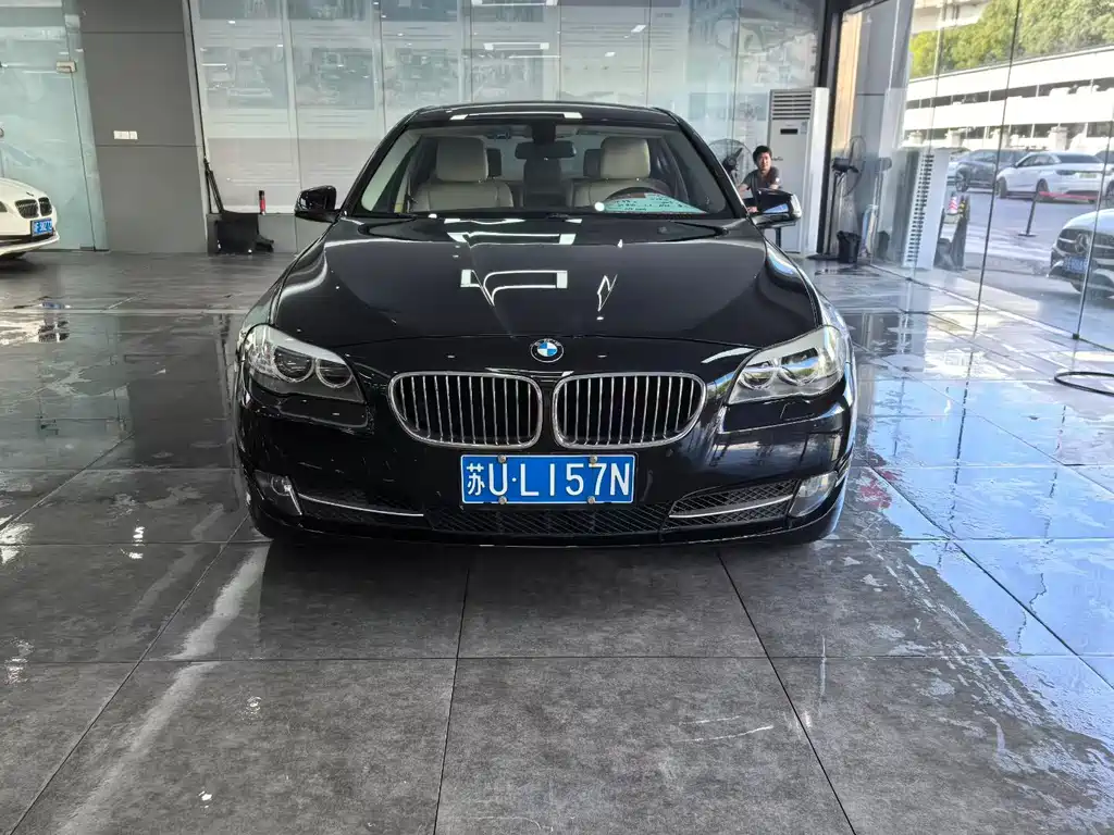 BMW 5 Series — миниатюра 2