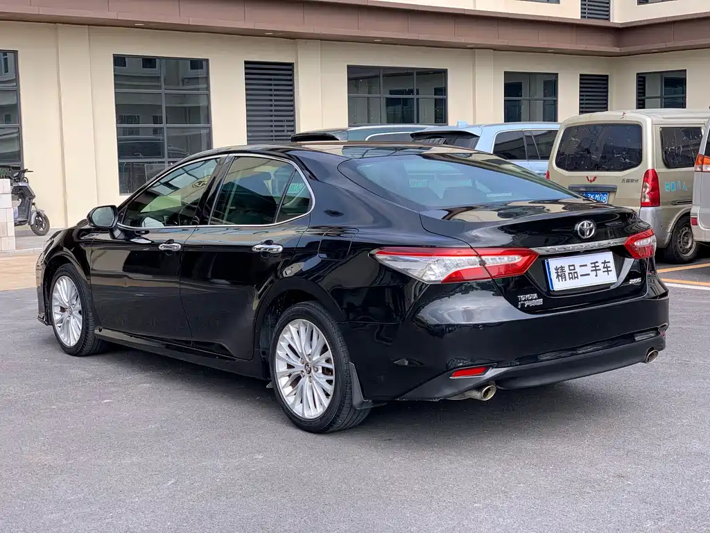 Toyota Camry — миниатюра 4
