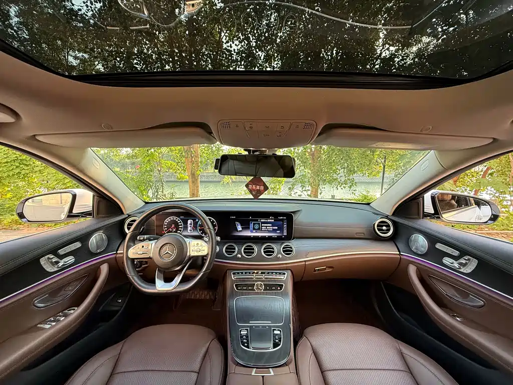 Mercedes-Benz E-Class — миниатюра 13