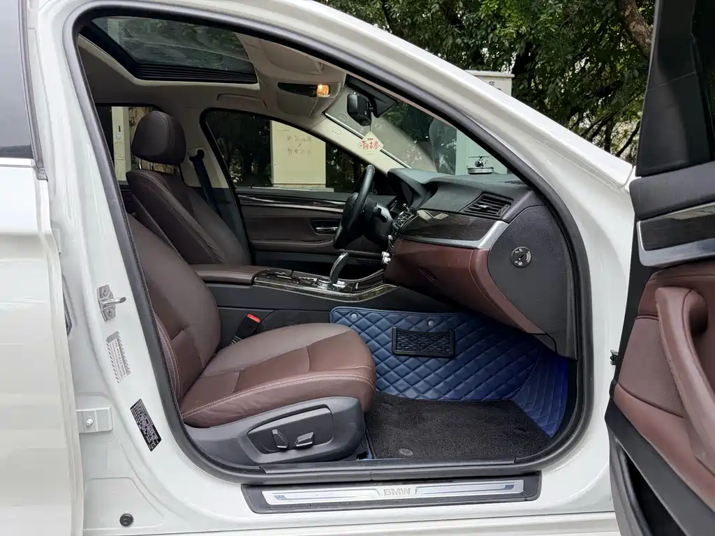 BMW 5 Series — миниатюра 17