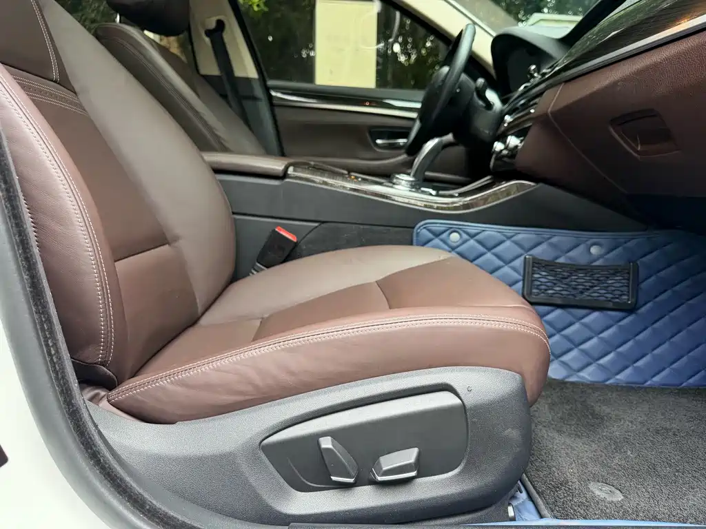 BMW 5 Series — миниатюра 26