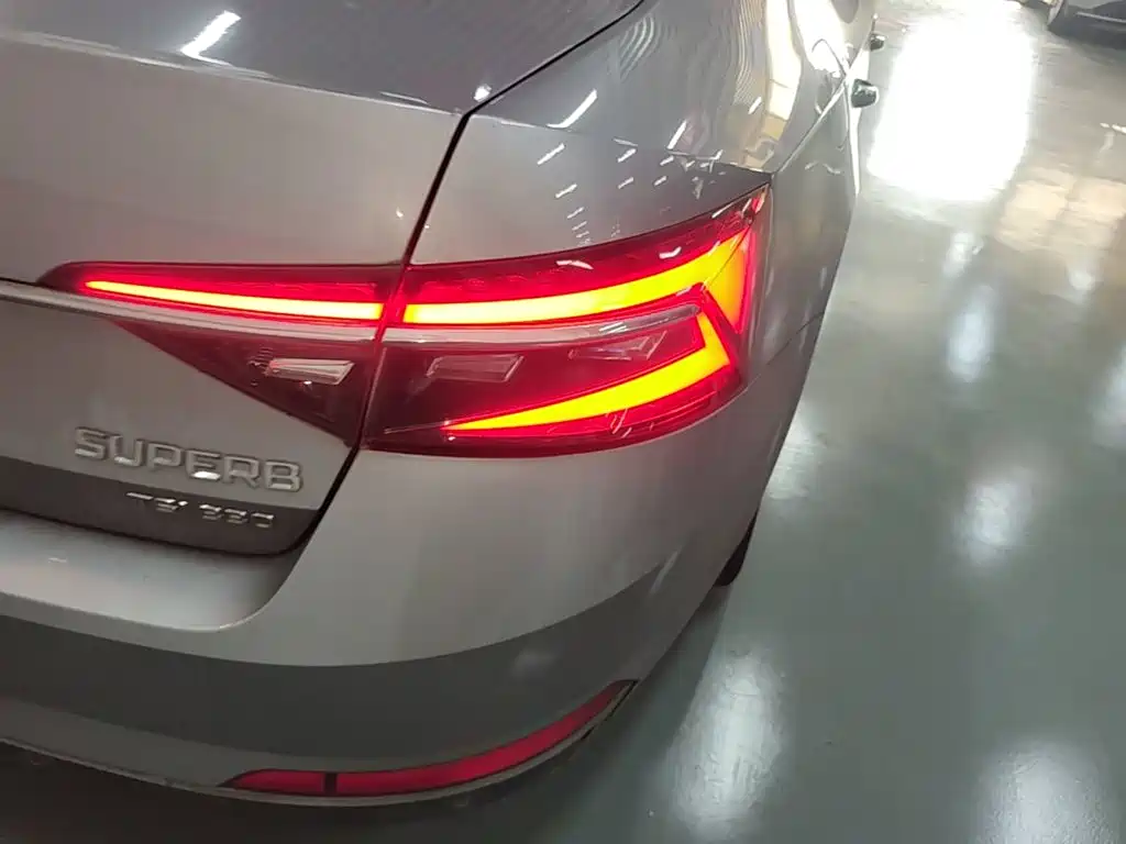 Skoda Superb — миниатюра 8