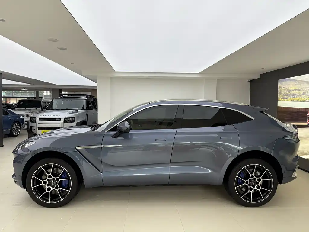ASTON MARTIN  DBX
