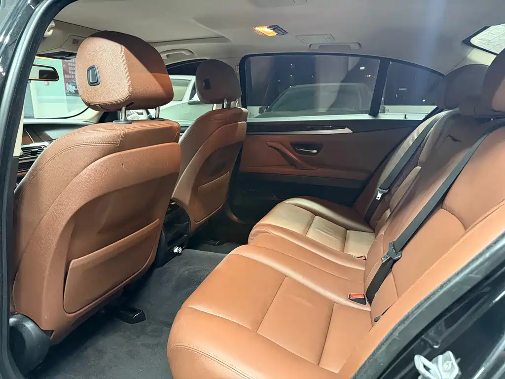 BMW 5 Series — миниатюра 5
