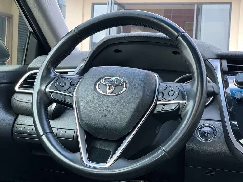 Toyota Camry — миниатюра 19