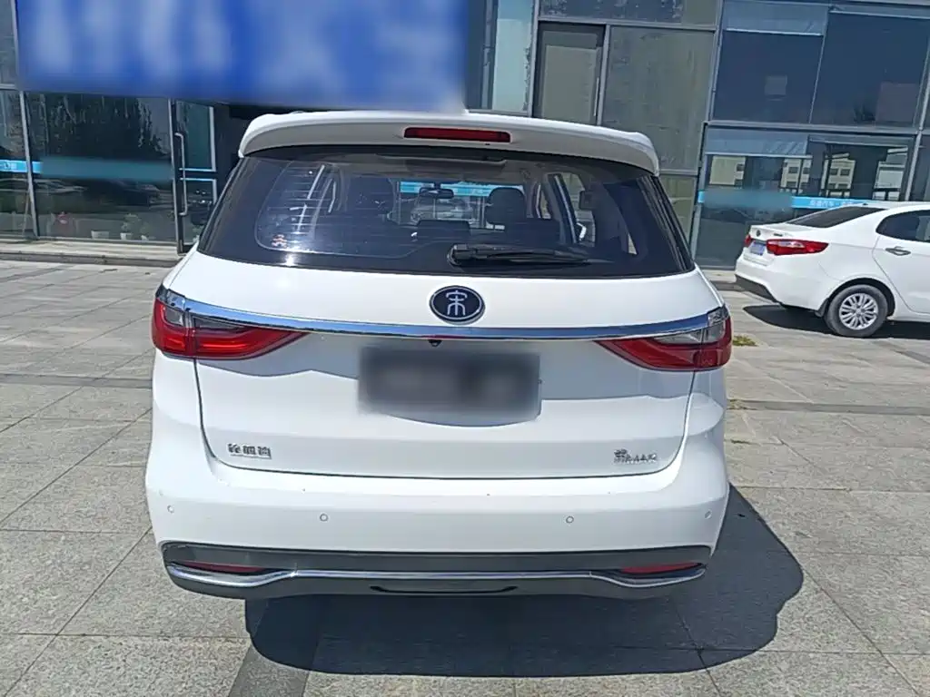 BYD MAX — миниатюра 6