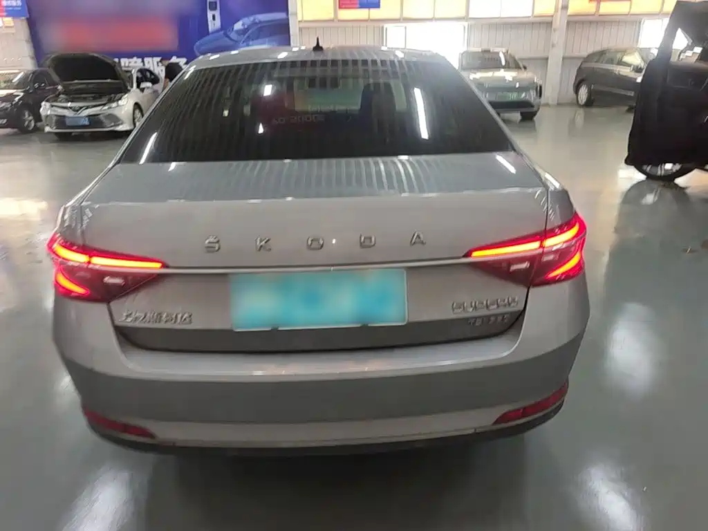 Skoda Superb — миниатюра 6