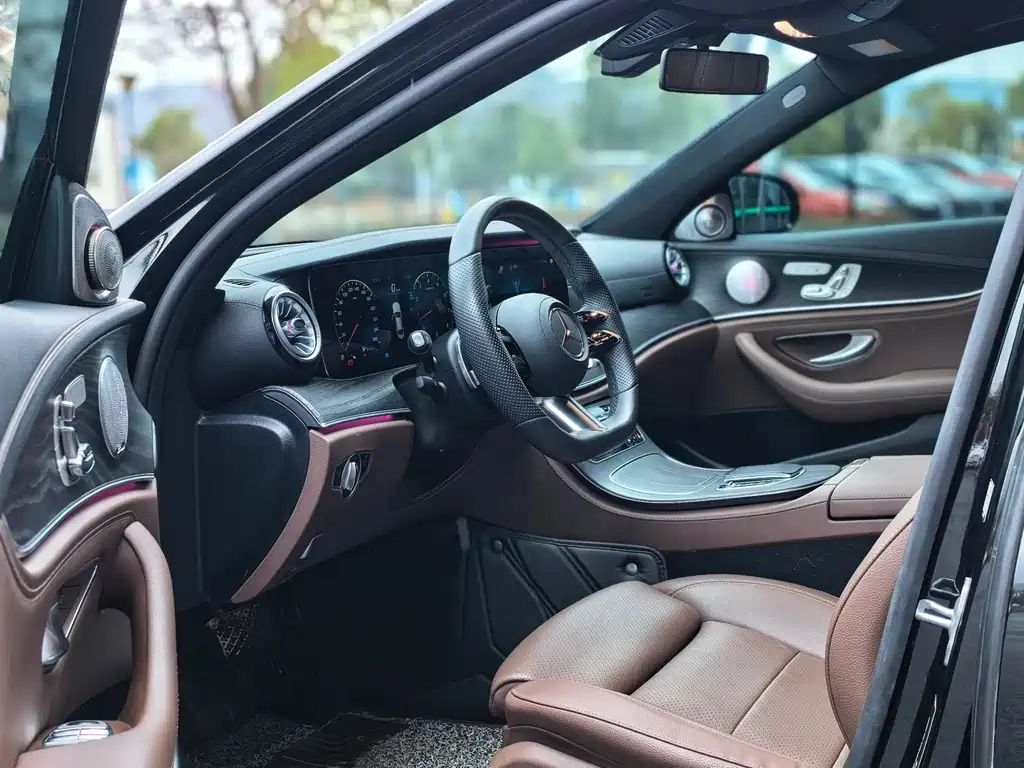 MERCEDES-BENZ E CLASS