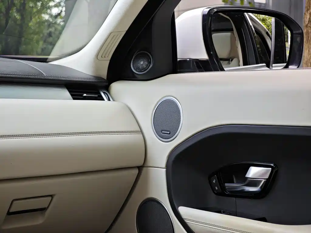 Land Rover Evoque (Import) — миниатюра 10