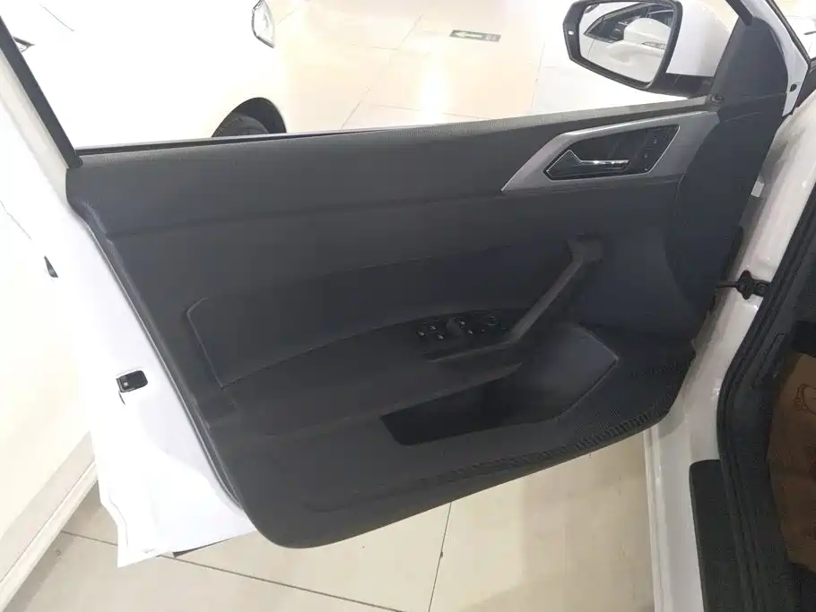 Volkswagen Polo — миниатюра 7