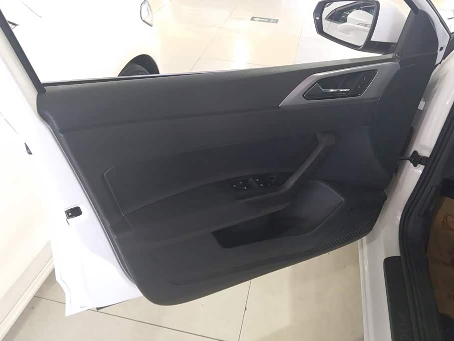 Volkswagen Polo 1.5 л 2023 г. Белый, пробег 32500 км