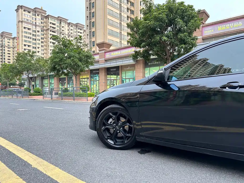 Chevrolet Malibu XL — миниатюра 7
