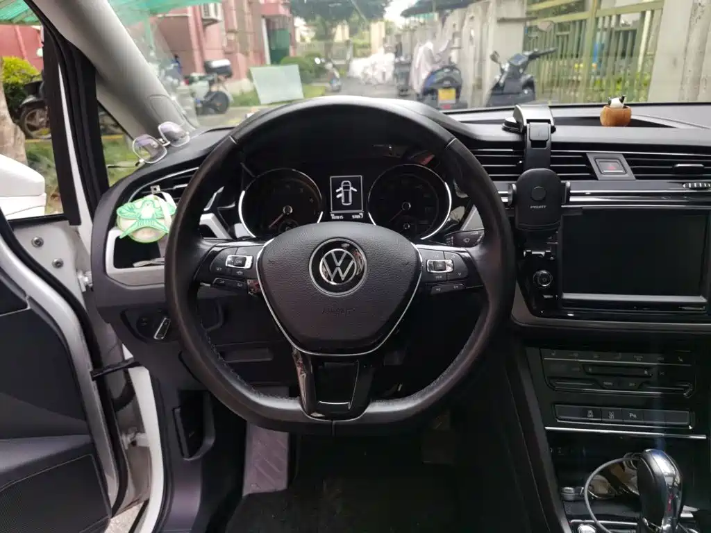 Volkswagen Touran — миниатюра 3