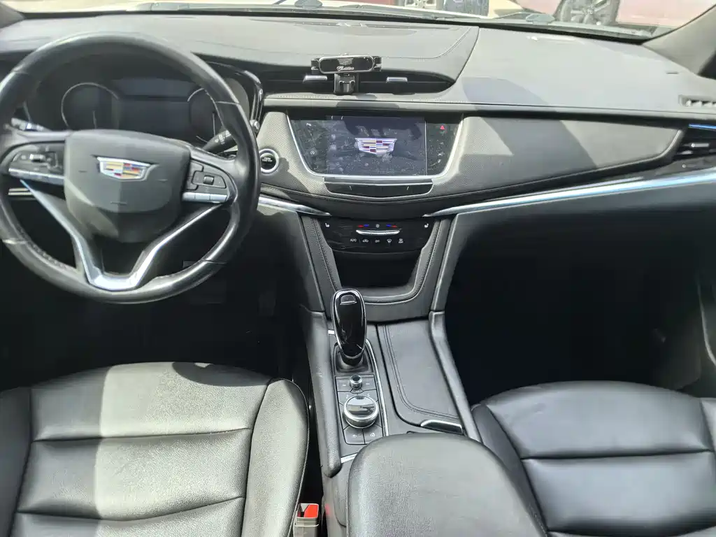 Cadillac XT6 2020 28T мест