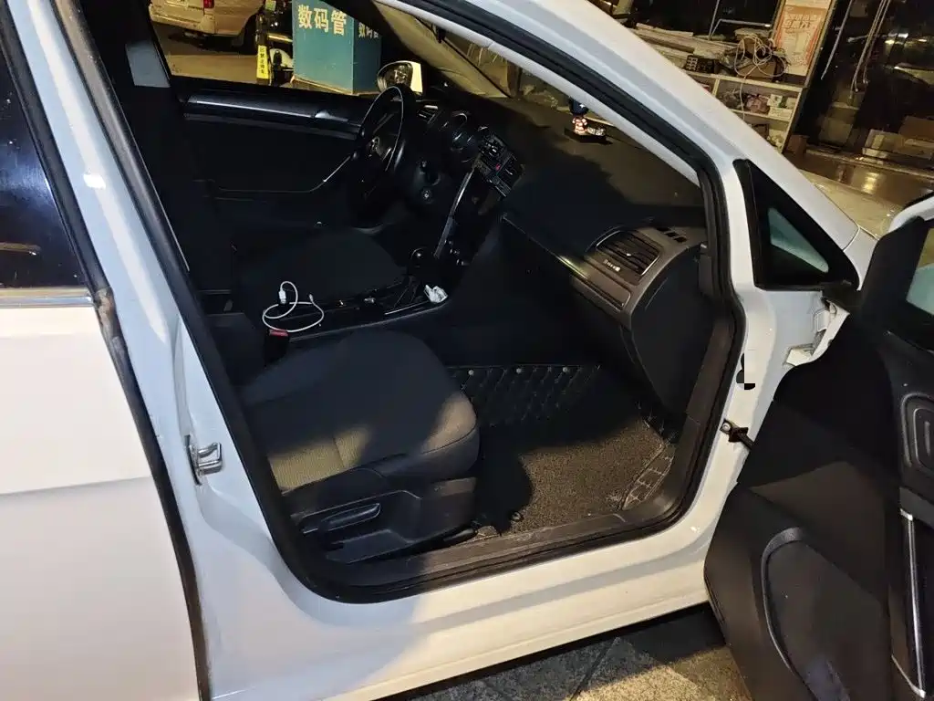 Volkswagen Golf — миниатюра 19