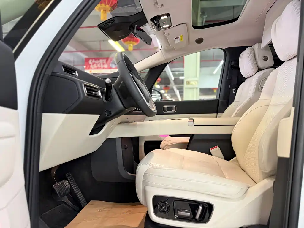 Li Auto MEGA 2025 Home