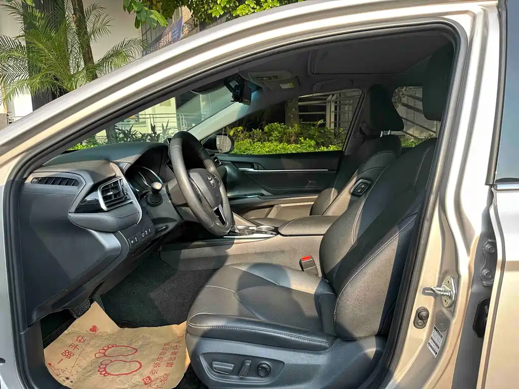 Toyota Camry — миниатюра 10