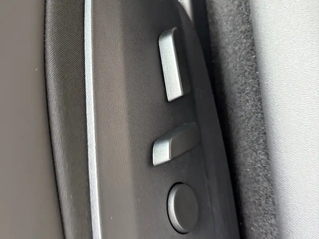 Tesla Model 3 — миниатюра 30