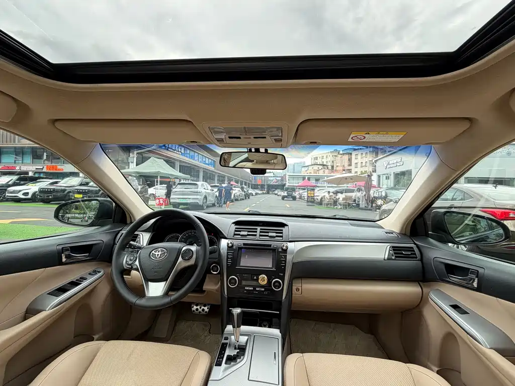 Toyota Camry — миниатюра 13