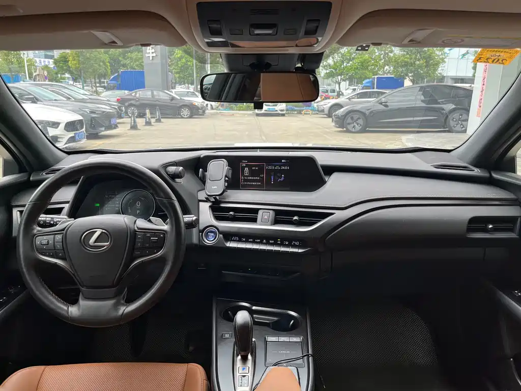 Lexus UX New Energy — миниатюра 5