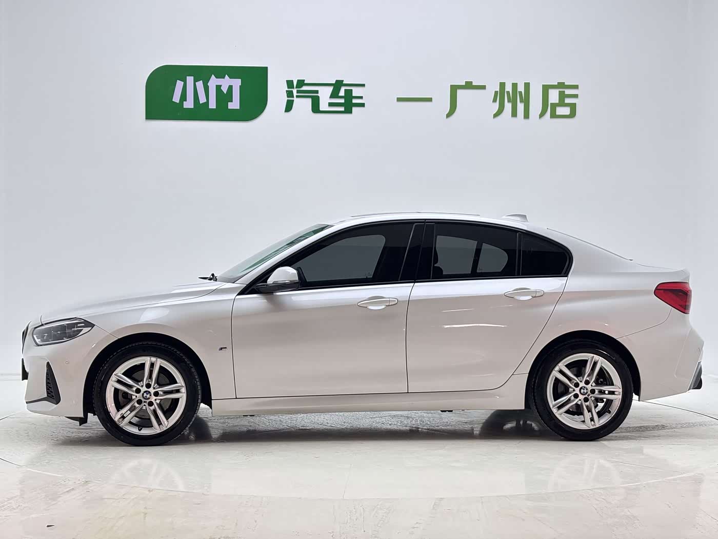 BMW 1 Series 1.5 л 2022 г. Белый, пробег 26000 км