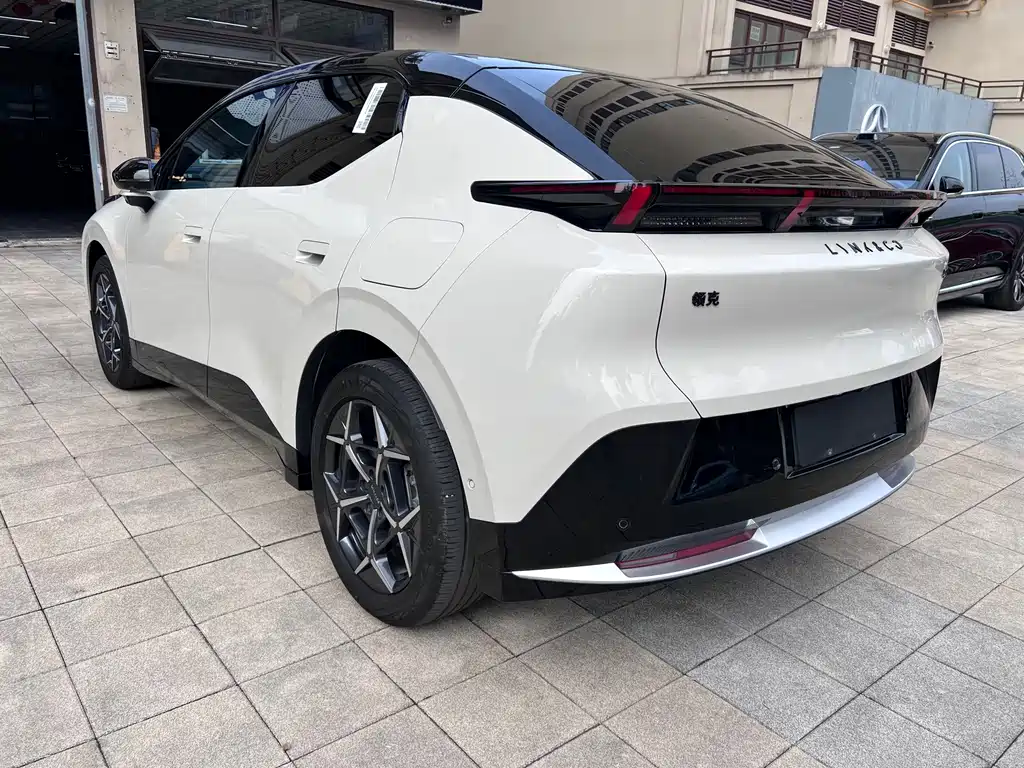 Lynk & Co 20 — миниатюра 7
