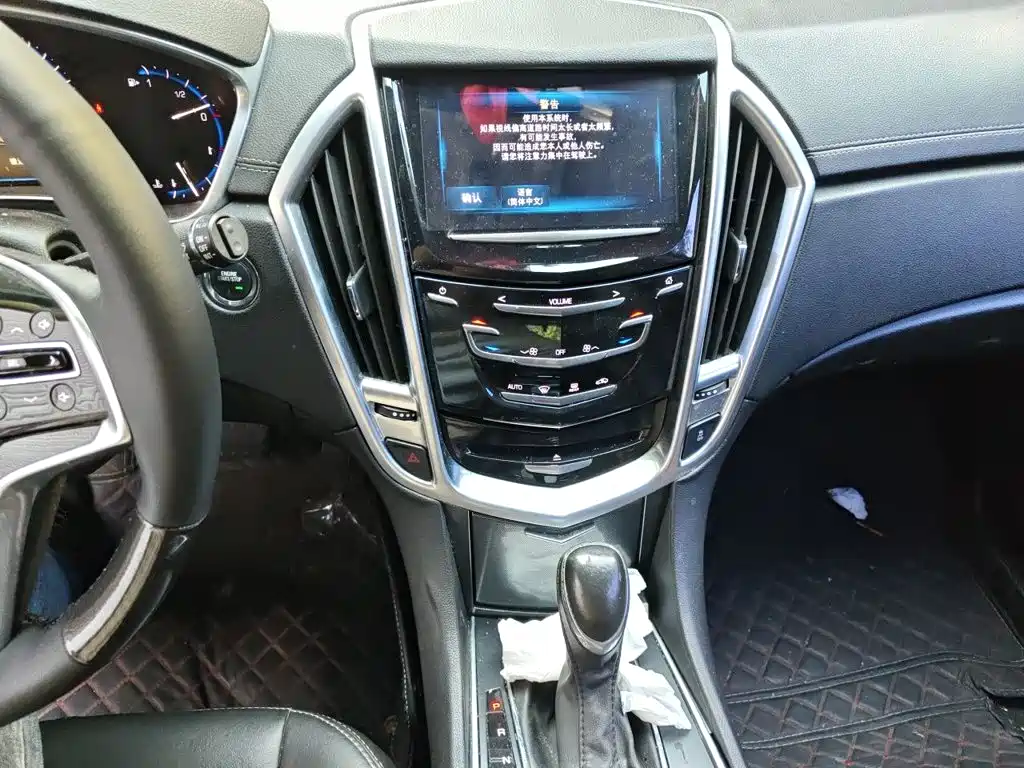 Cadillac SRX — миниатюра 9