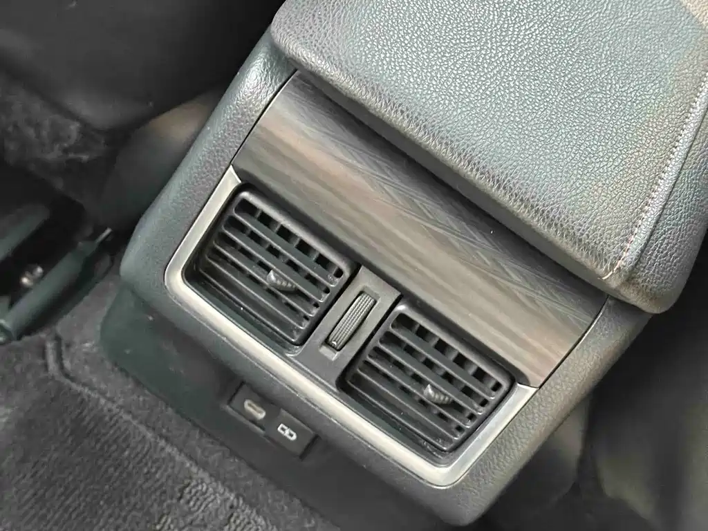 Toyota Camry — миниатюра 19