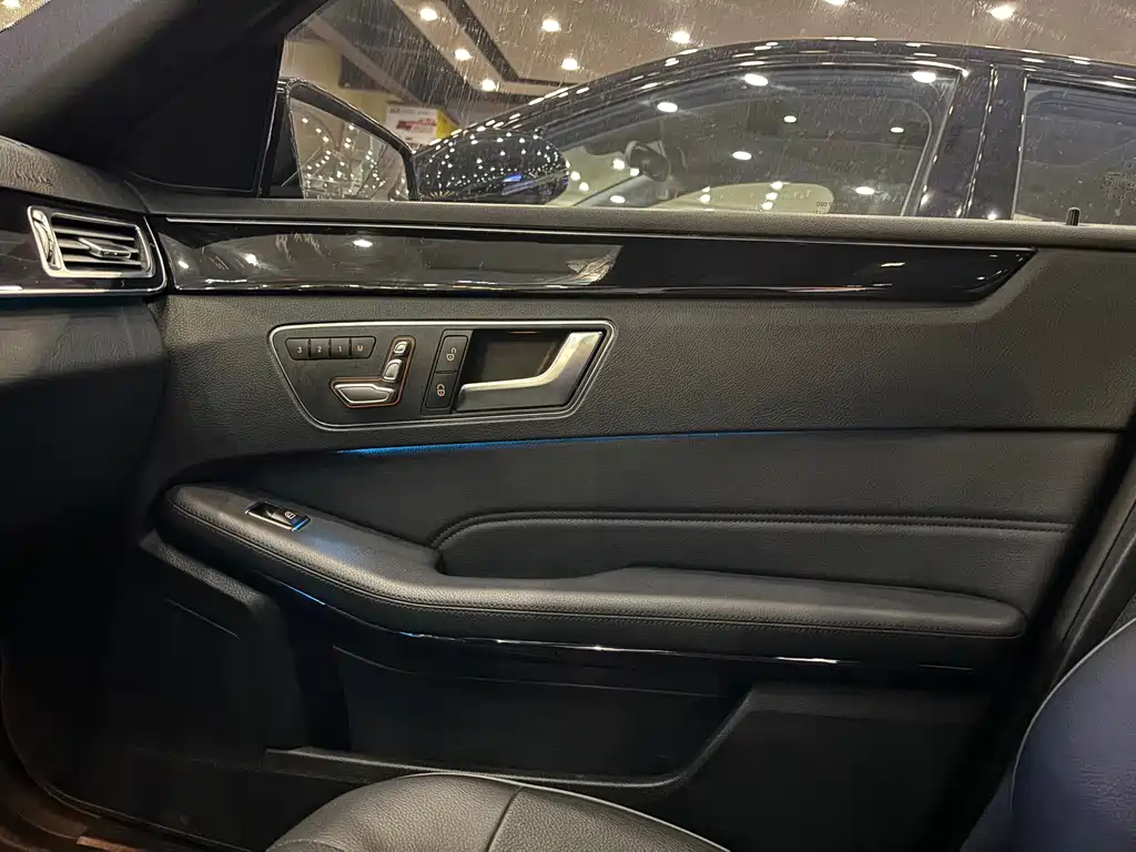 Mercedes-Benz E-Class — миниатюра 12