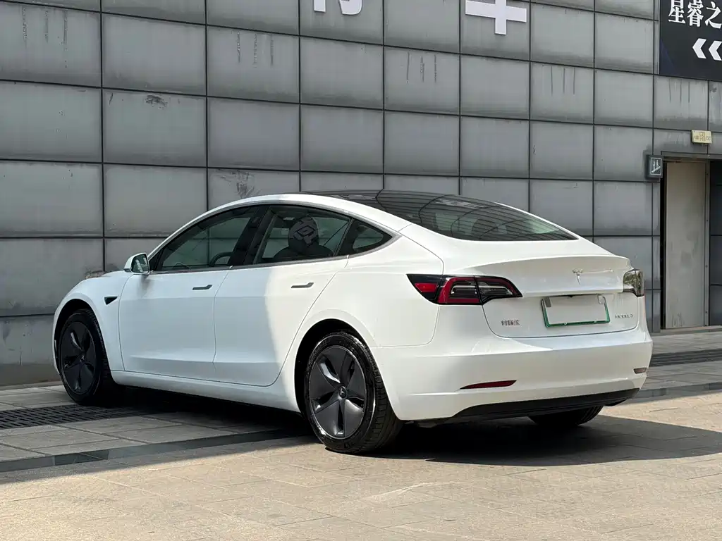 Tesla Model 3 — миниатюра 8