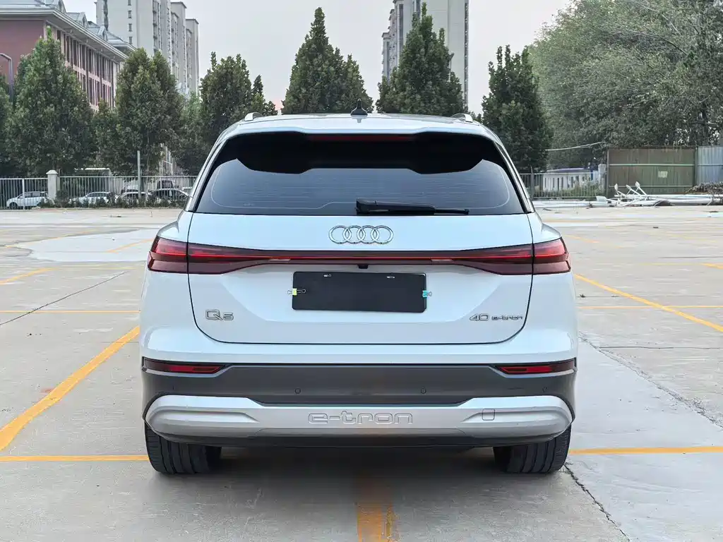 Audi Q5 e-tron — миниатюра 8