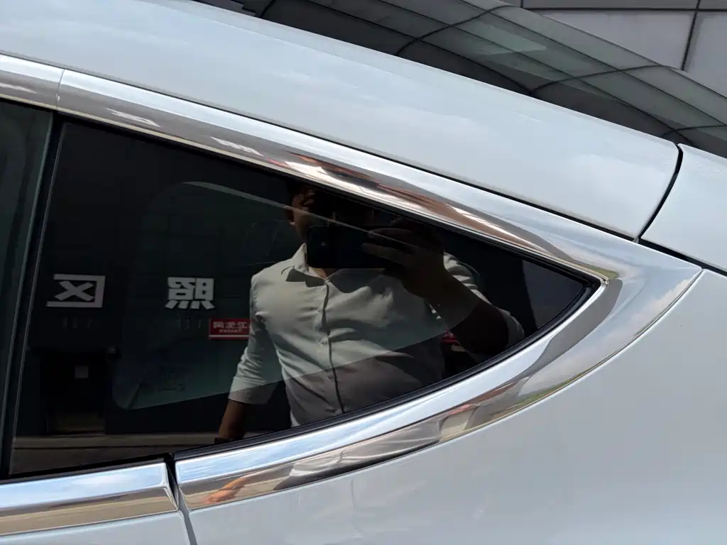 Tesla Model 3 — миниатюра 43