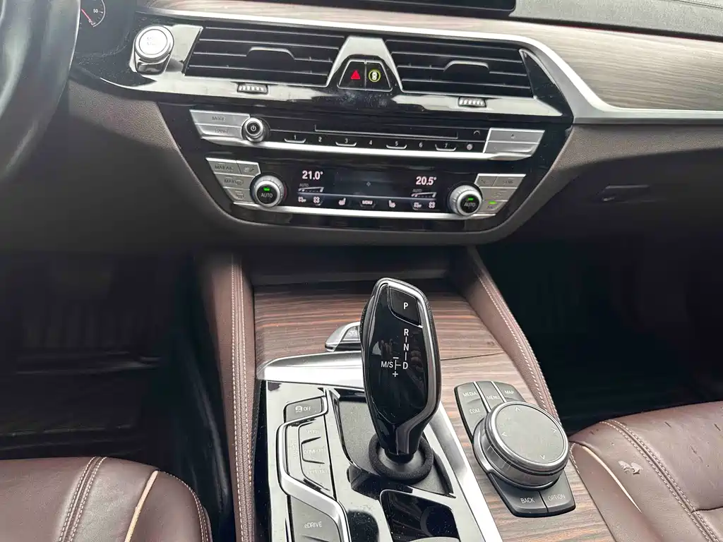 BMW 5 Series New Energy — миниатюра 10