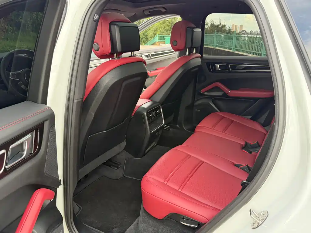 Porsche Cayenne — миниатюра 8