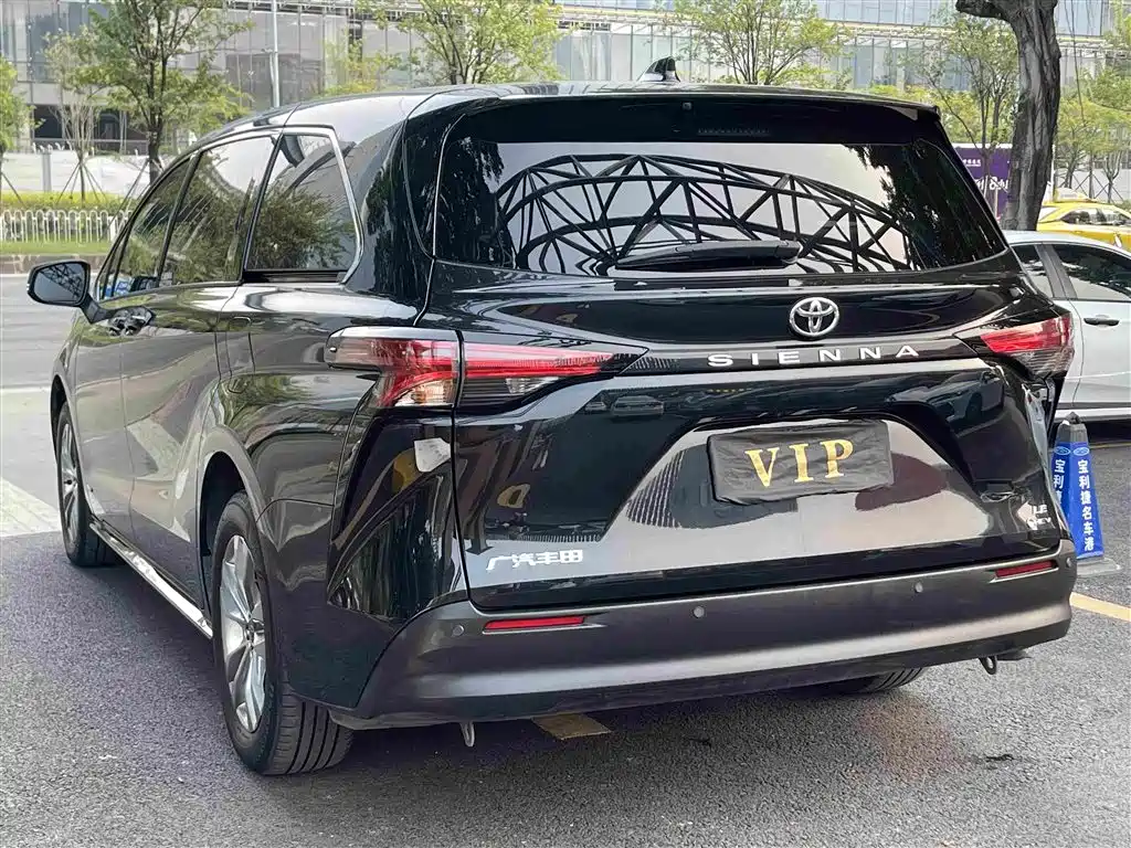 Toyota Sienna — миниатюра 5
