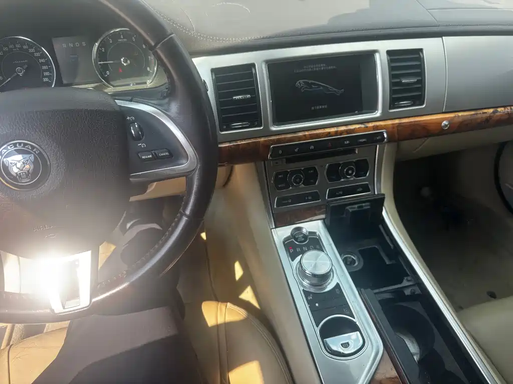 Jaguar XF — миниатюра 8