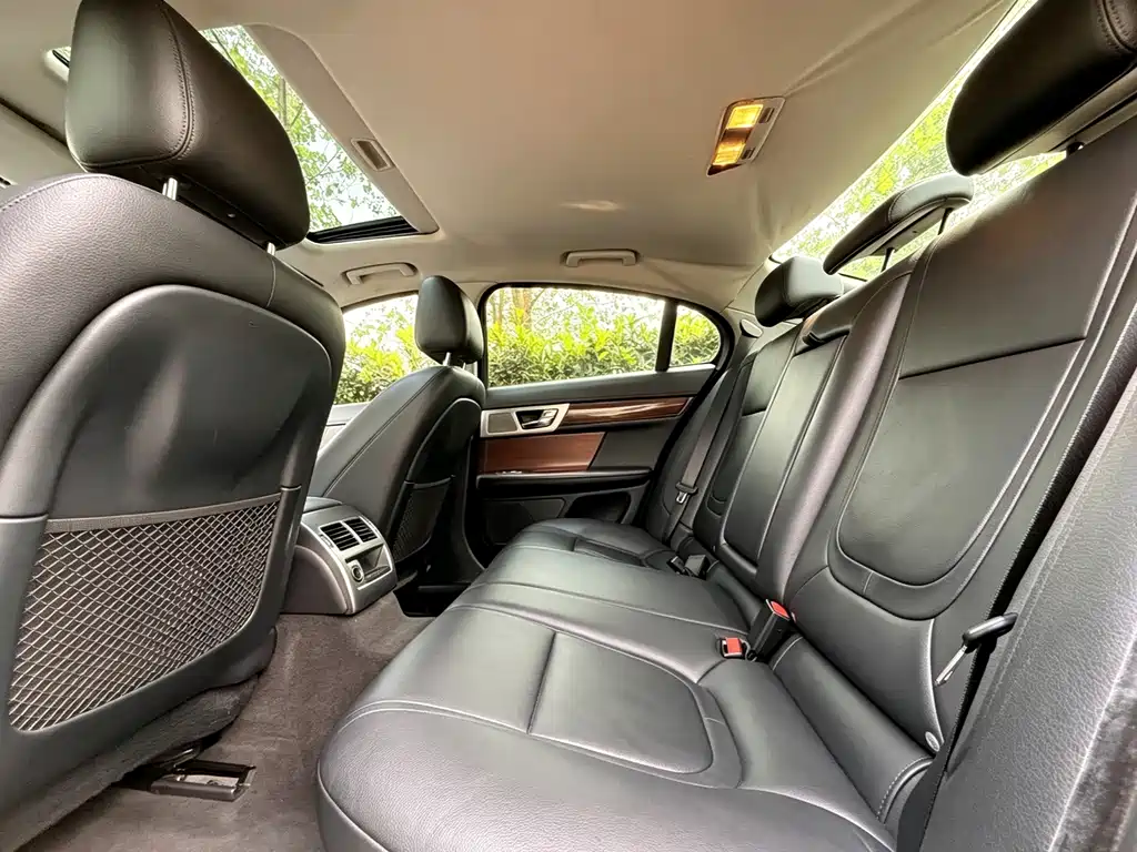 Jaguar XF — миниатюра 6