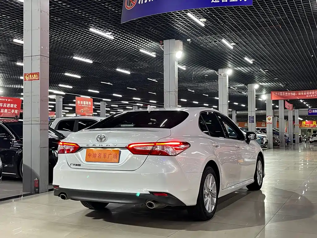Toyota Camry - фото 6