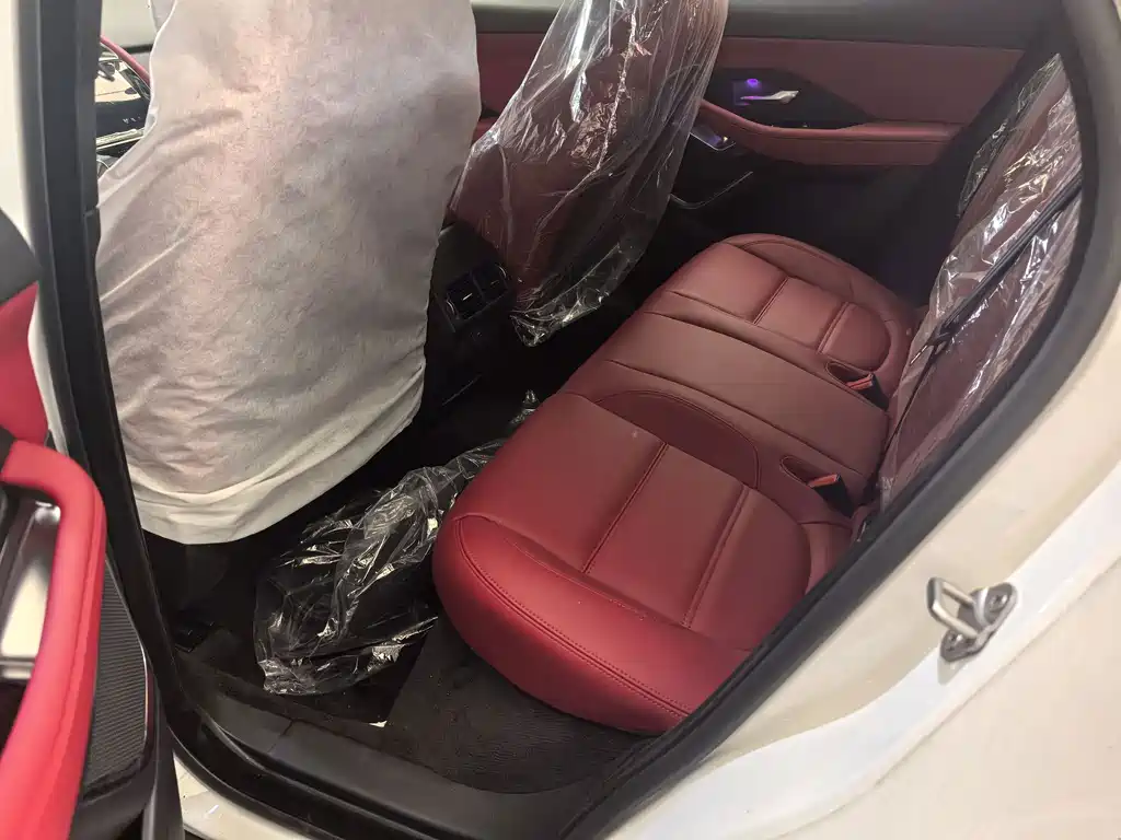 Jaguar E-PACE — миниатюра 4