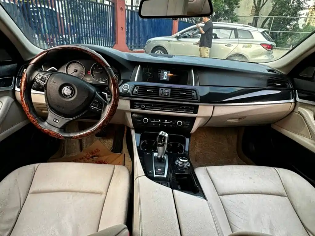 BMW 5 Series — миниатюра 4