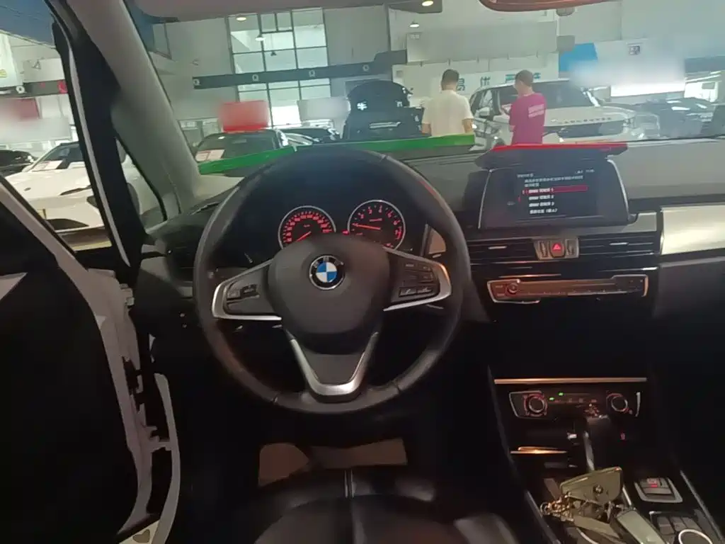 BMW 2 Series Active Tourer — миниатюра 11