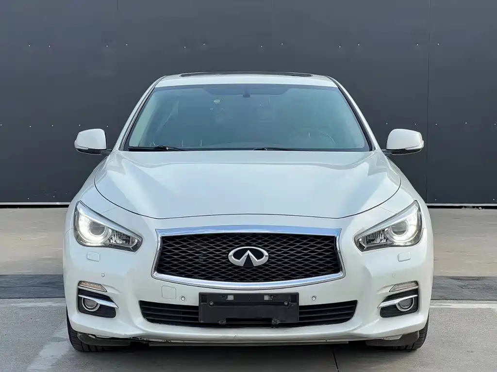 Infiniti Q50 2014 2.0T Comfort